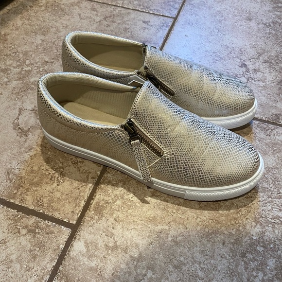 Slip on shoes - Picture 2 of 4